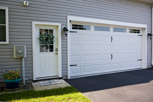 24/7 Emergency Garage Door Panel Replacement experts in Maple Lake, MN